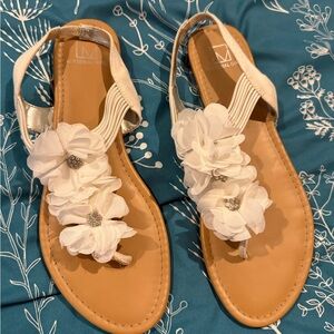 material girl size 11 white floral sandal